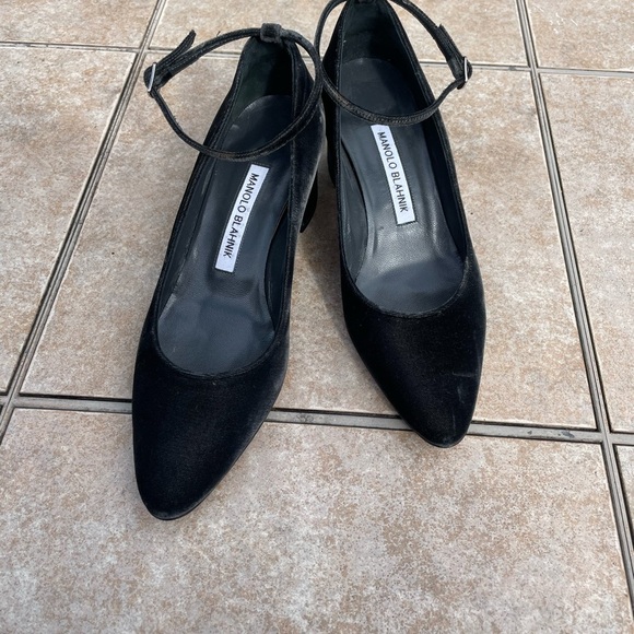 Manolo Blahnik Listony Strap 50 - Picture 6 of 16